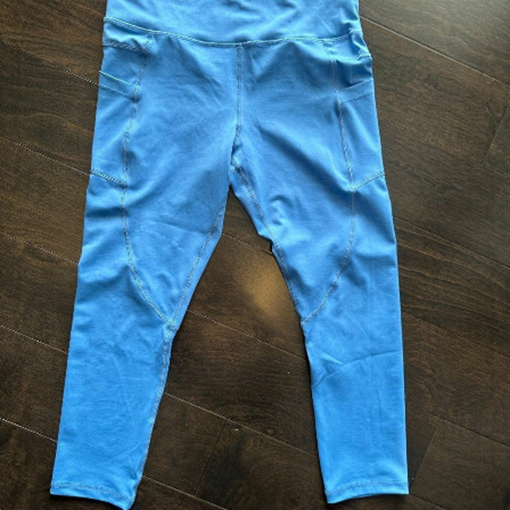 𝅺nwot Zyia Active Light N Tight Blue Steel HI Rise Capris 20", Size L